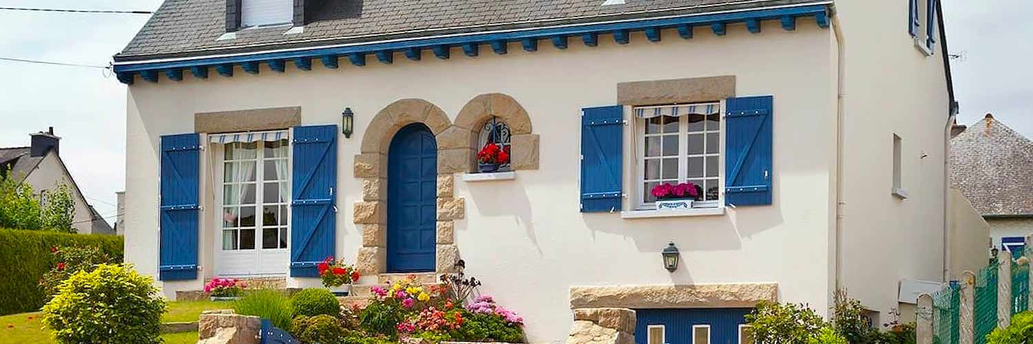 Nettoyage et peinture façade - Renov Toiture 50 : Peintre dans la Manche (50) - Nettoyage démoussage taitement anti mousse façade. Ravalement peinture façade, boiserie et ferronnerie. Artisan peintre dans la Manche (50) - Artisan couvreur dans la Manche (50) : Saint-Gilles, Saint-Lô, Coutances, Granville, Avranches, Les Pieux, Valognes … Rénov Toiture 50