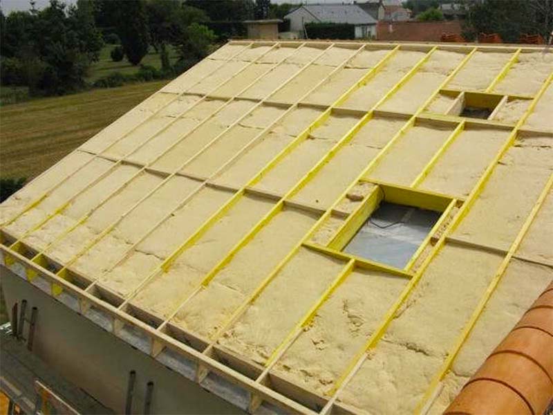 Etanchéité toit plat - Renov Toiture 50 : artisan couvreur étancheur dans la Manche (50). Étanchéité toit plat terrasse par membrane bitumeuse. Isolation toiture et combles : isolation par soufflage ou isolation des rampants. Artisan couvreur dans la Manche (50) : Saint-Gilles, Saint-Lô, Coutances, Granville, Avranches, Les Pieux, Valognes … Rénov Toiture 50