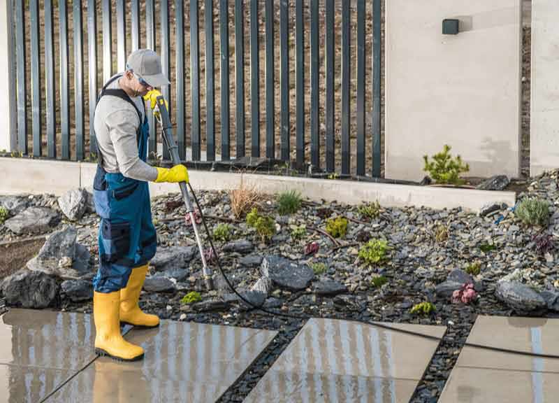 Renov Toiture 50 : artisan couvreur dans la Manche (50) : pose de toiture neuve, rénovation de toiture, couverture, urgence fuite de toiture, zinguerie : Pose gouttière, chéneaux, bande de rives de toit, solin, abergement de cheminée … Entretien de toiture : nettoyage, démoussage et peinture hydrofuge toiture, étanchéité toit plat terrasse, isolation toiture et combles, nettoyage et ravalement peinture façade, Nettoyage des extérieurs. Artisan couvreur dans la Manche (50) : Saint-Gilles, Saint-Lô, Coutances, Granville, Avranches, Les Pieux, Valognes … Rénov Toiture 50