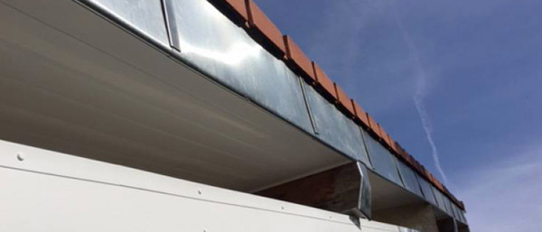 Travaux de toiture - Renov Toiture 50 : artisan couvreur dans la Manche (50) : Travaux de toiture : Pose de couverture et faîtage en neuf et en rénovation. SOS Urgence toiture : dépannage urgent fuite de toit et mise hors d’eau de votre toit . Installation de fenêtre de toit Velux. Pose de zinguerie : gouttière, bande de rive, noue … Artisan couvreur dans la Manche (50) : Saint-Gilles, Saint-Lô, Coutances, Granville, Avranches, Les Pieux, Valognes … Rénov Toiture 50